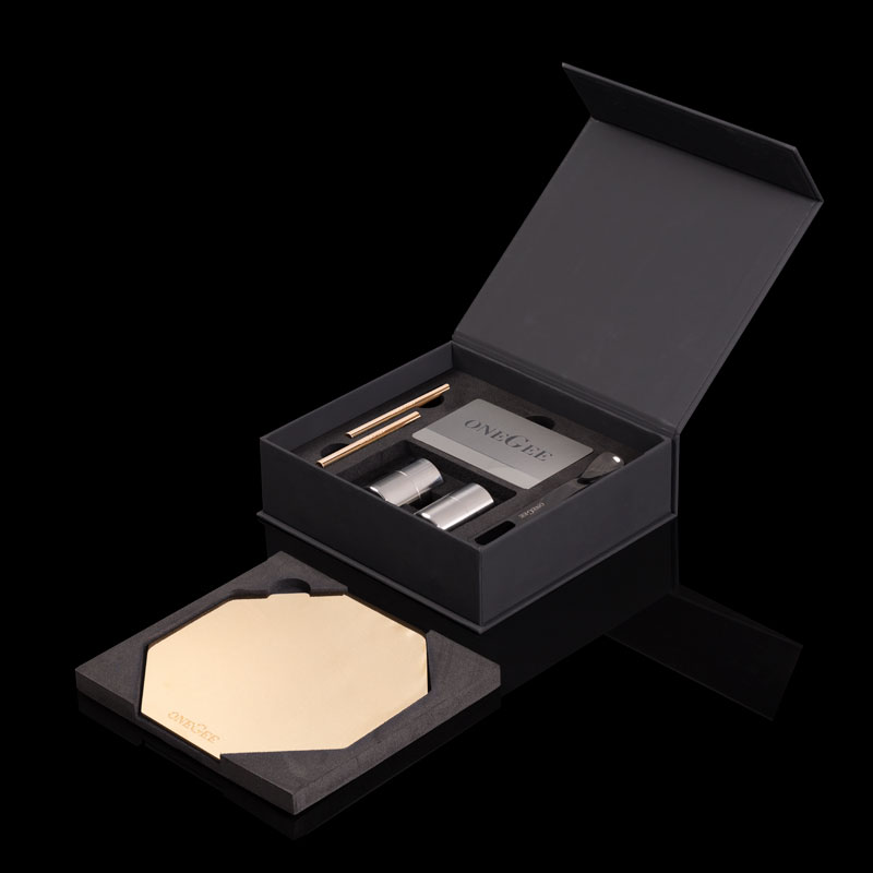CardBoard_Butler_Gold
